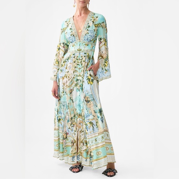 Camilla Kimono Sleeve Dress With Shirring Detail NWT, M
Size: M
$492 $900 - Picture 1 of 8